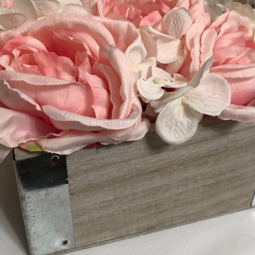 Small Square Floral Display - Picture 2 of 3